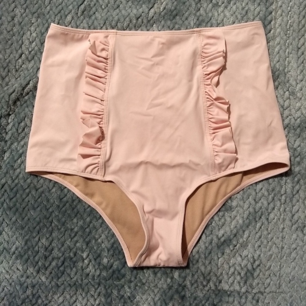 ISO Kortnei jeane blush pink bottoms in M